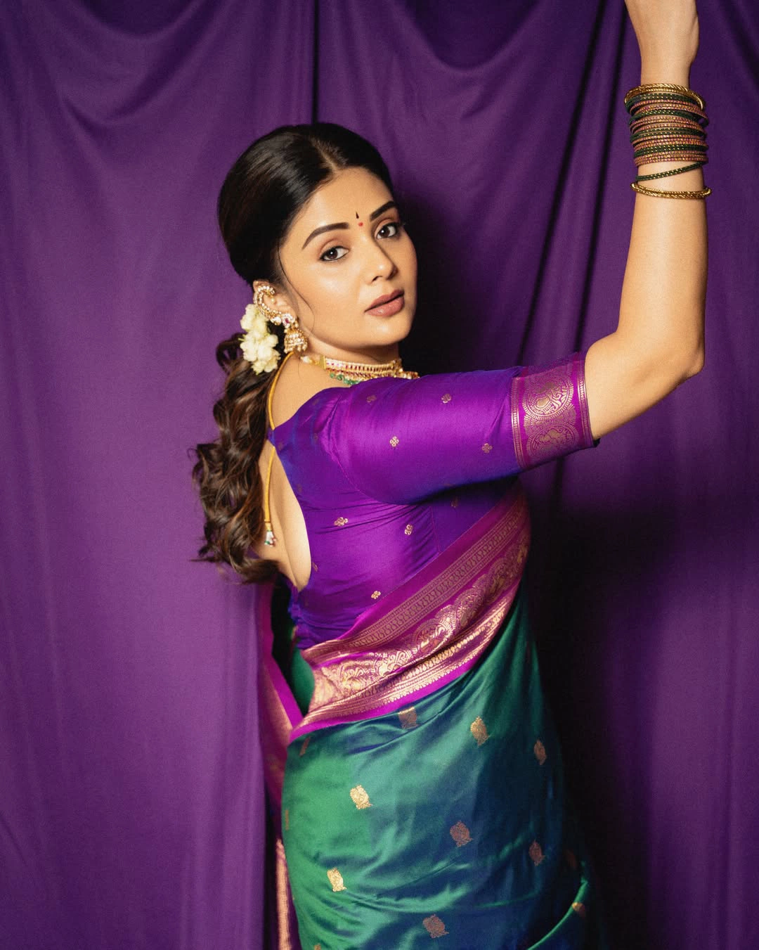 Anchor Sreemukhi Traditional Looks