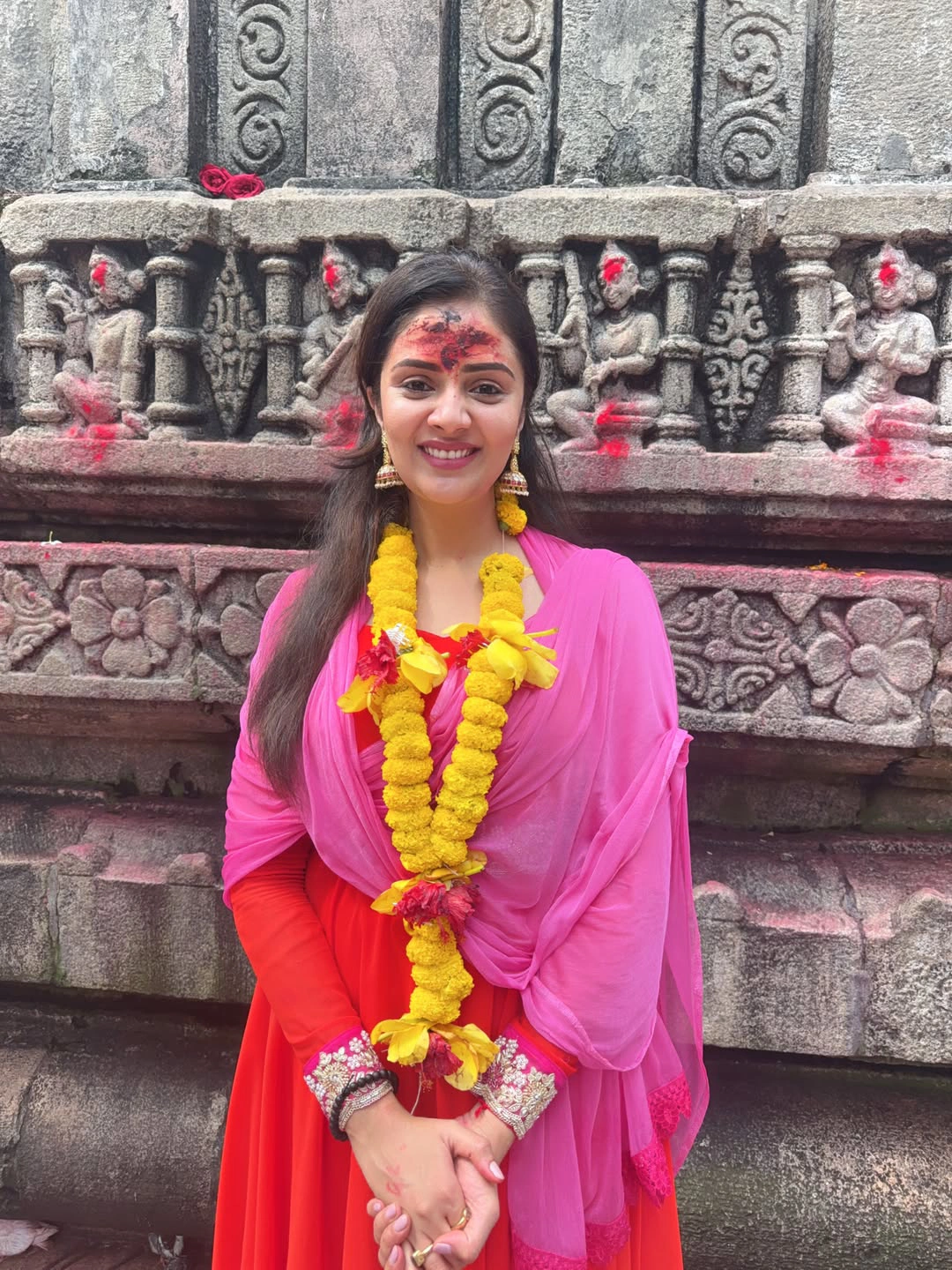 Anchor Sreemukhi Visits Kamakhya Temple