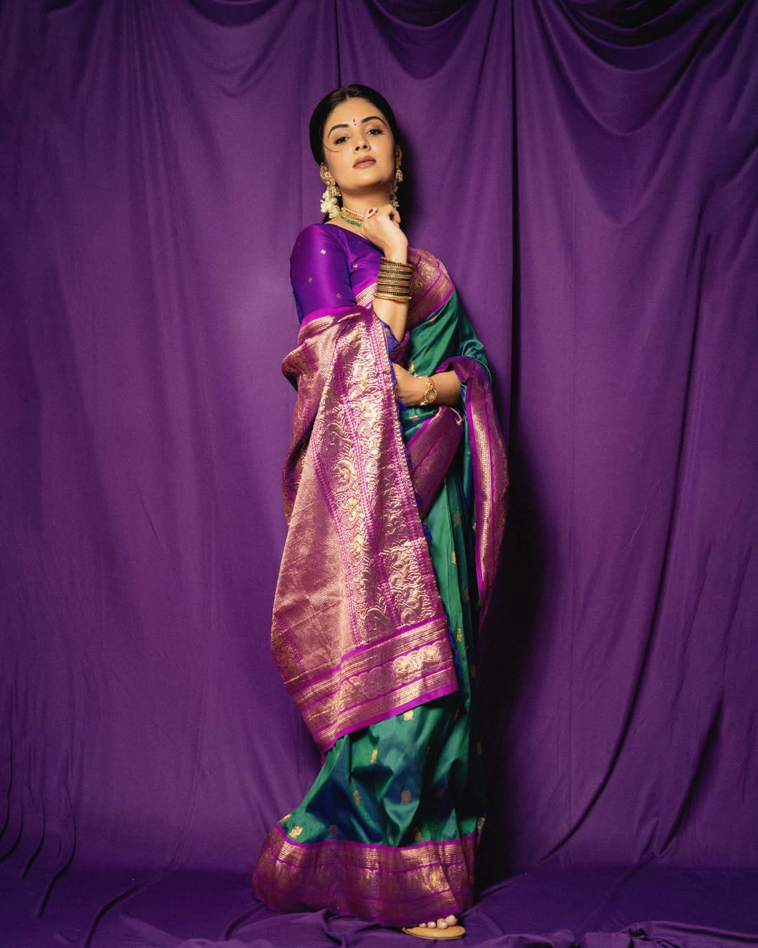 Anchor Sreemukhi Traditional Looks