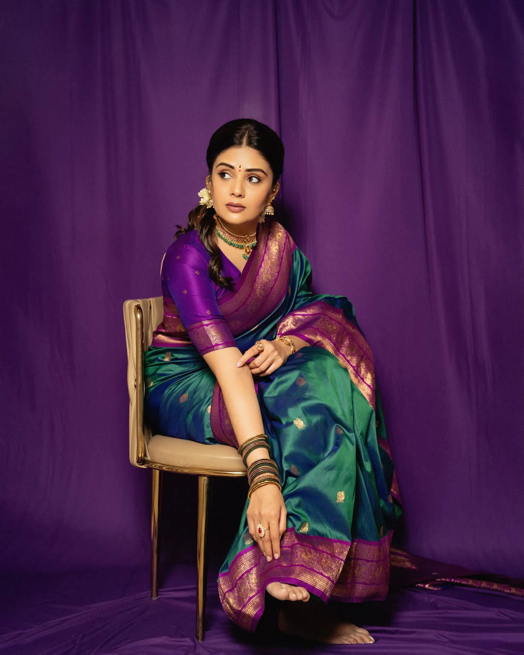 Anchor Sreemukhi Traditional Looks