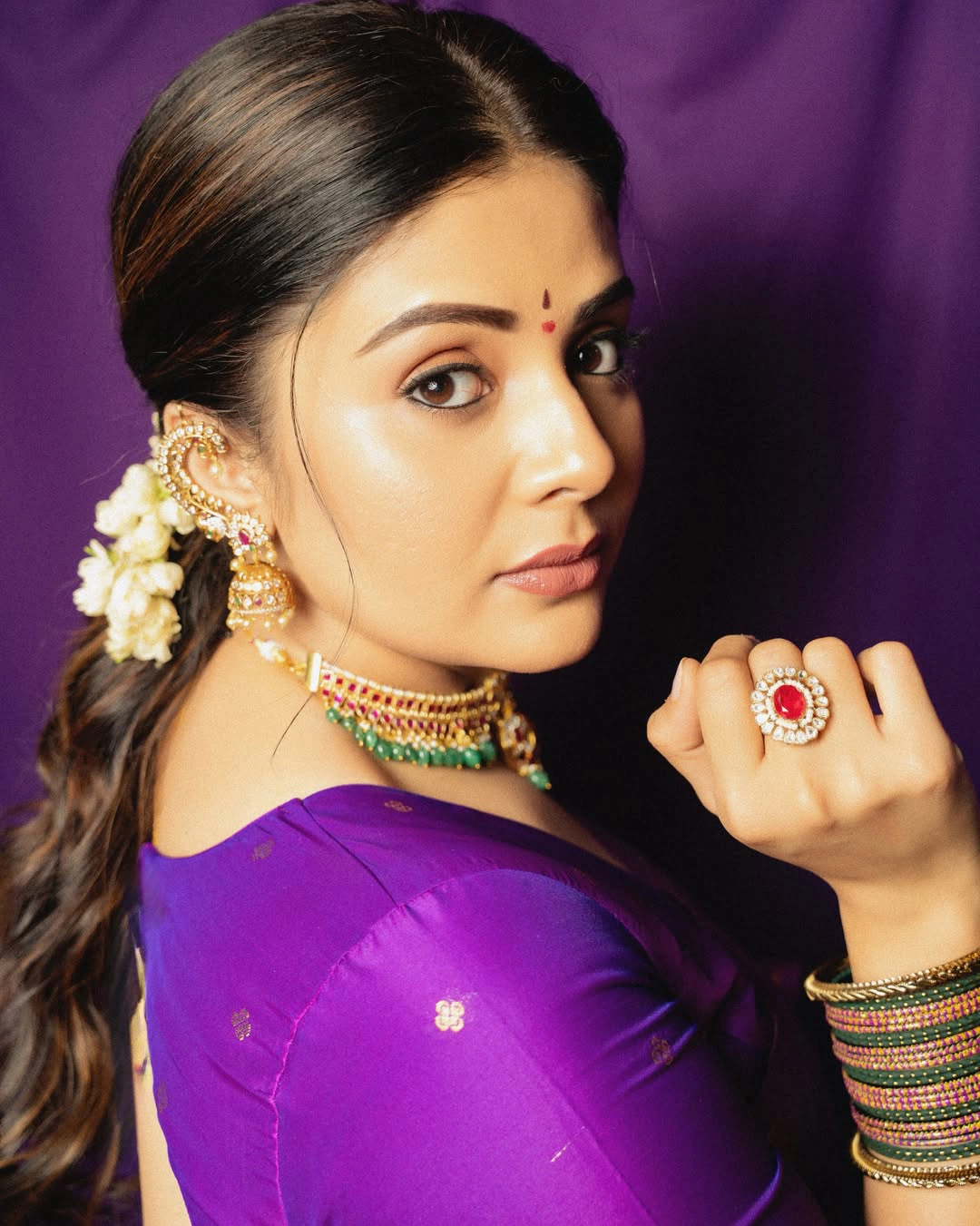 Anchor Sreemukhi Traditional Looks