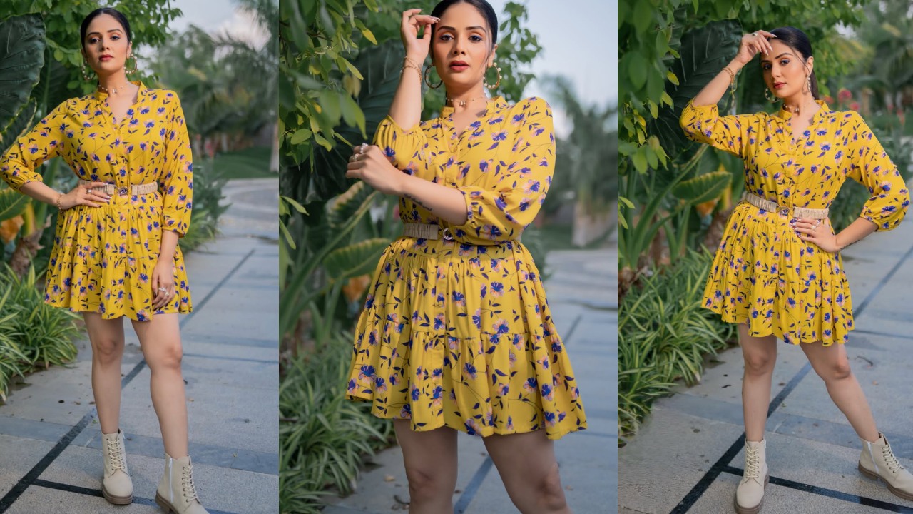 Sreemukhi : బుల్లి గౌనులో శ్రీముఖి సూపర్ పోజులు..