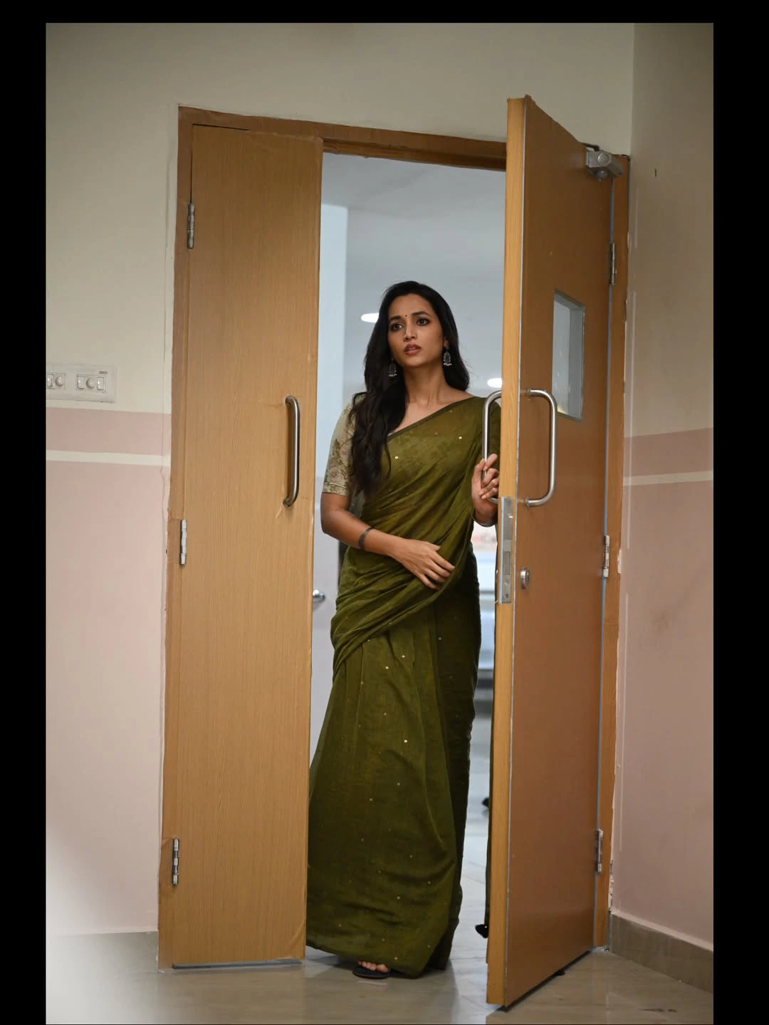 Srinidhi Shetty Shares Nani Hit 3 Movie Working Stills