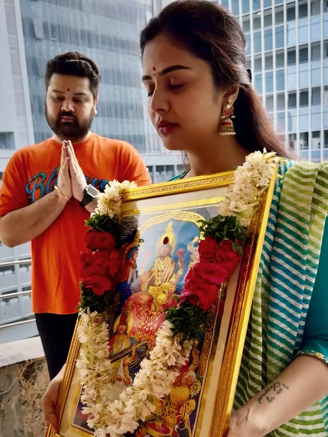 Star Anchor Sreemukhi Perform House Warming Ceremony in Her New Home