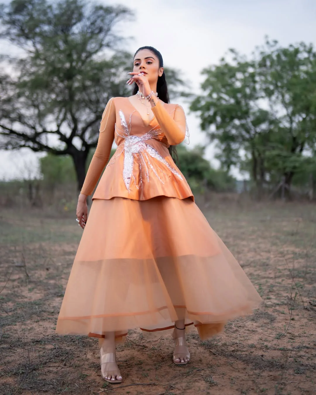 Star anchor sreemukhi stunning photos goes viral on social media