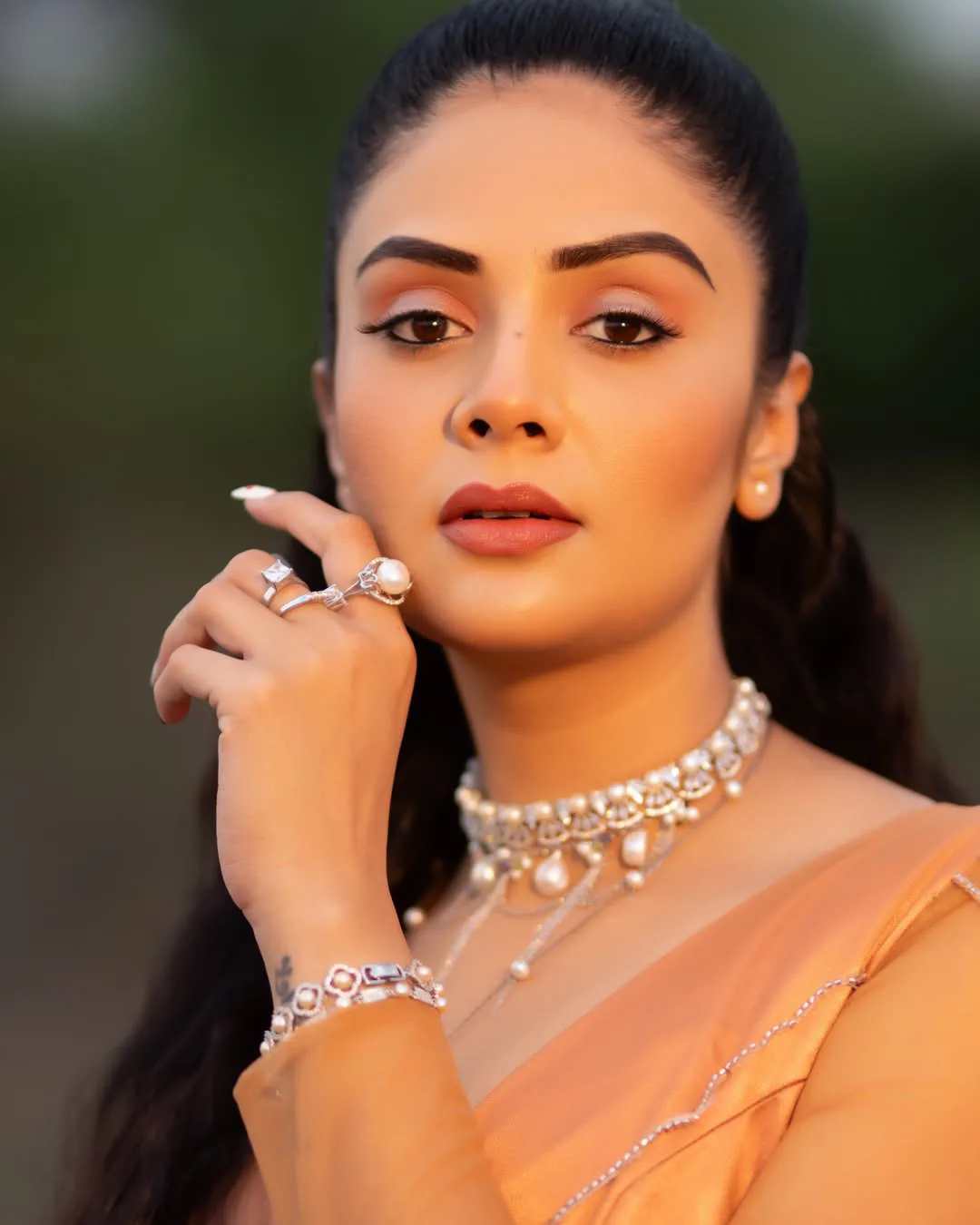 Star anchor sreemukhi stunning photos goes viral on social media