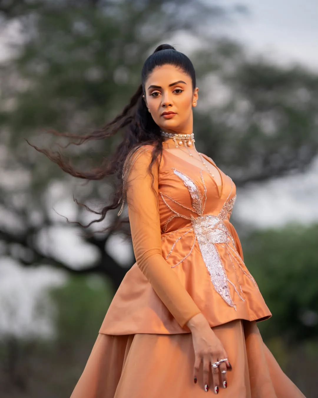 Star anchor sreemukhi stunning photos goes viral on social media