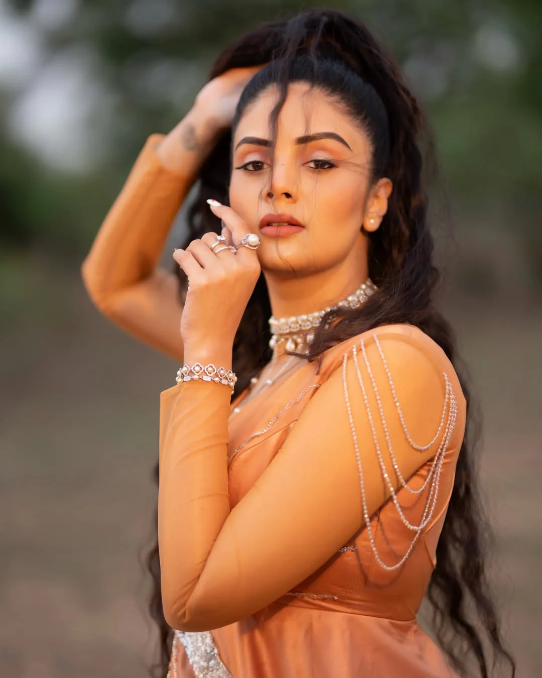 Star anchor sreemukhi stunning photos goes viral on social media