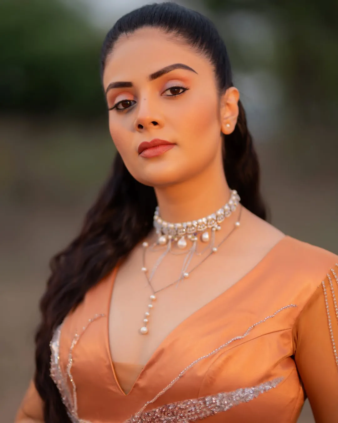Star anchor sreemukhi stunning photos goes viral on social media