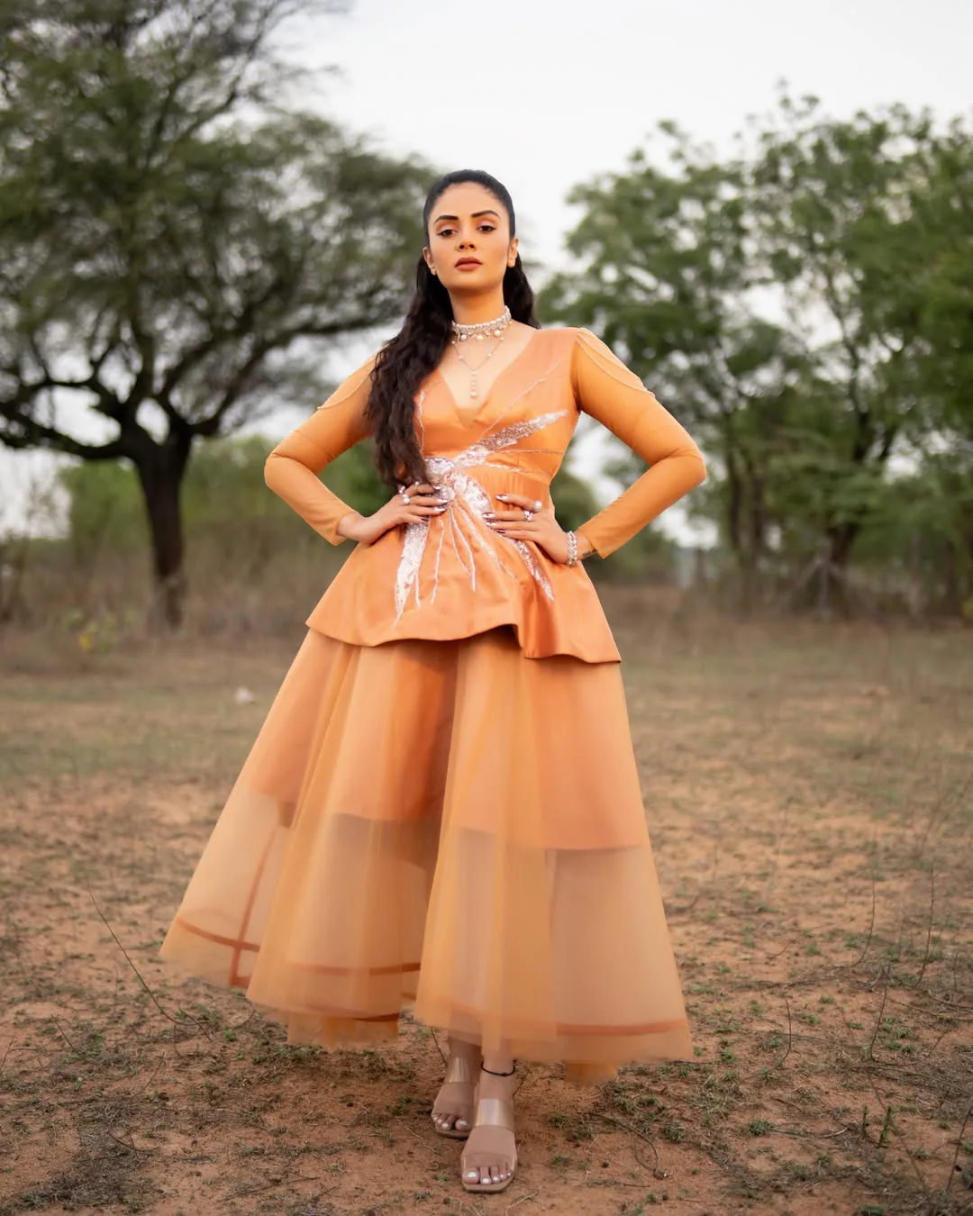 Star anchor sreemukhi stunning photos goes viral on social media
