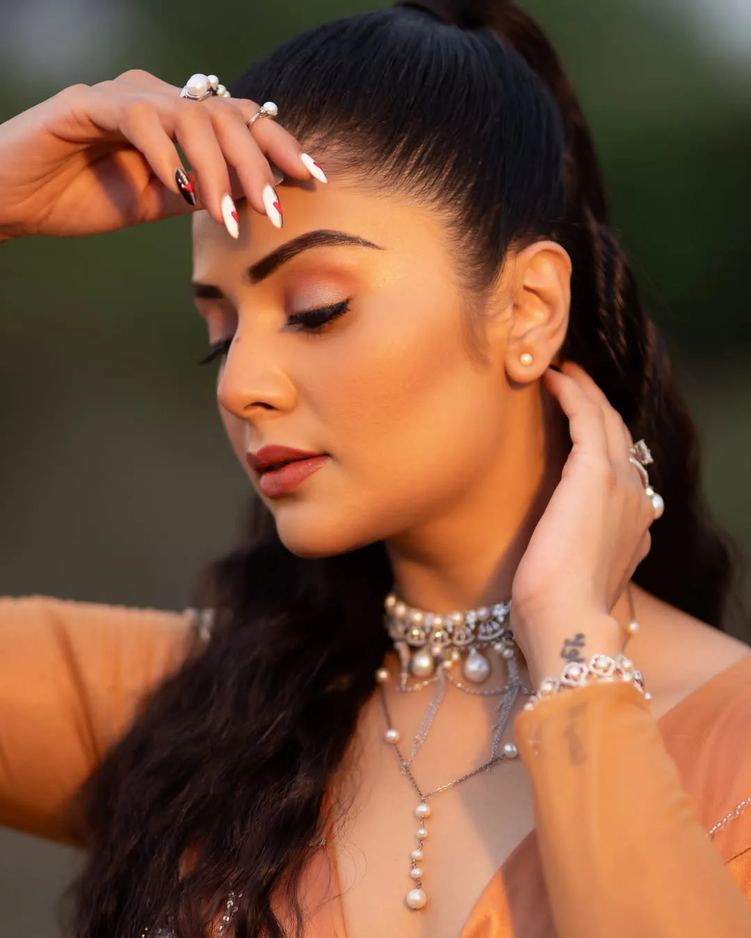 Star anchor sreemukhi stunning photos goes viral on social media