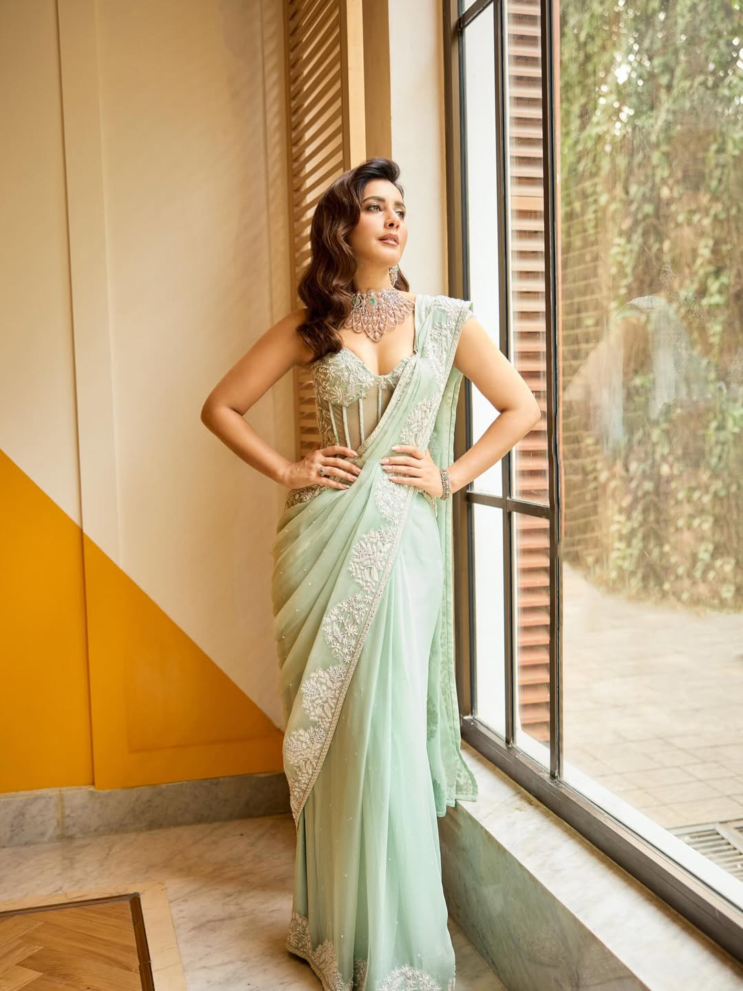 Star heroine Rashi khanna latest photos