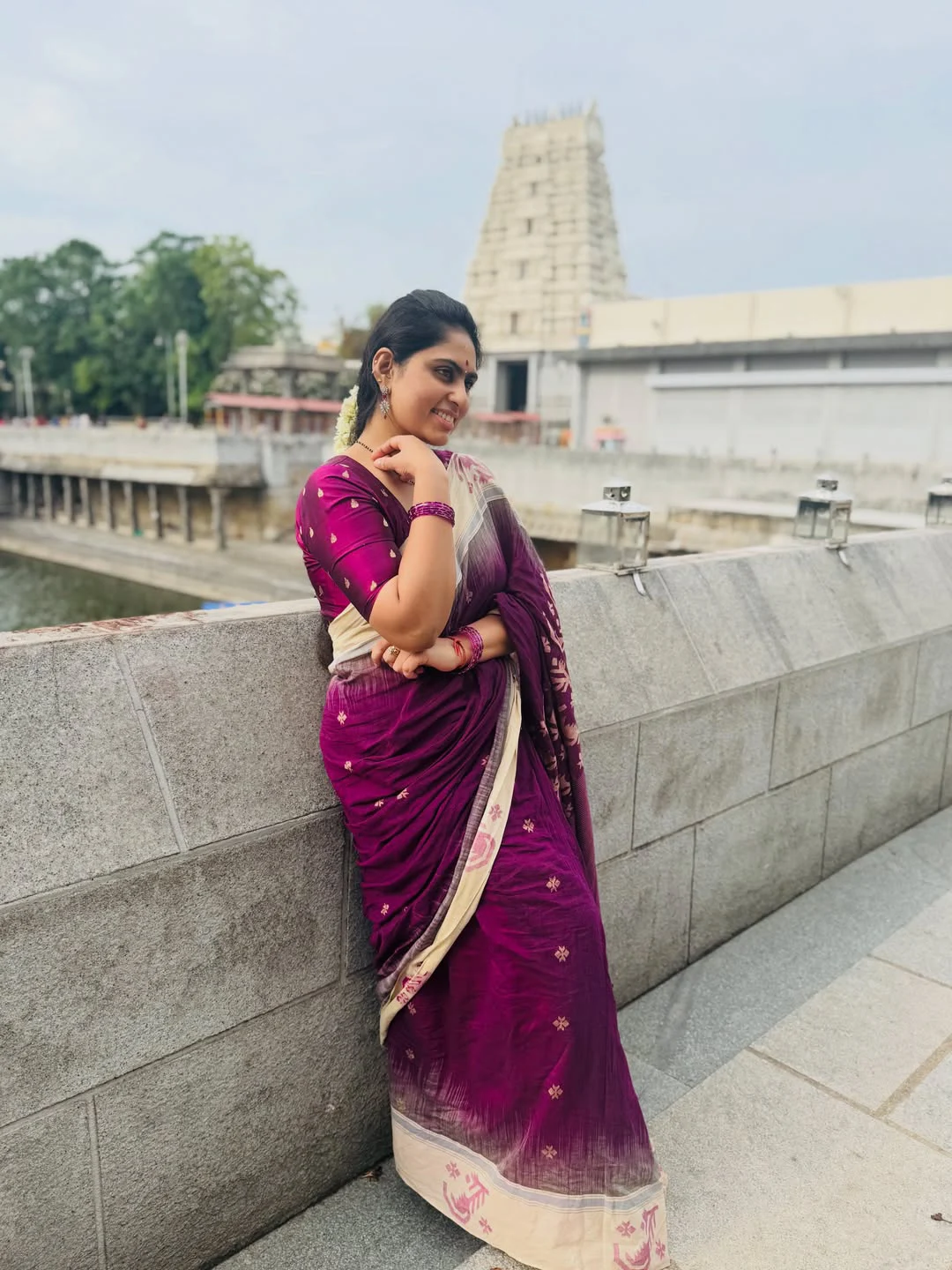 Tejaswini Vygha Visits Kanchi Temples with her Son