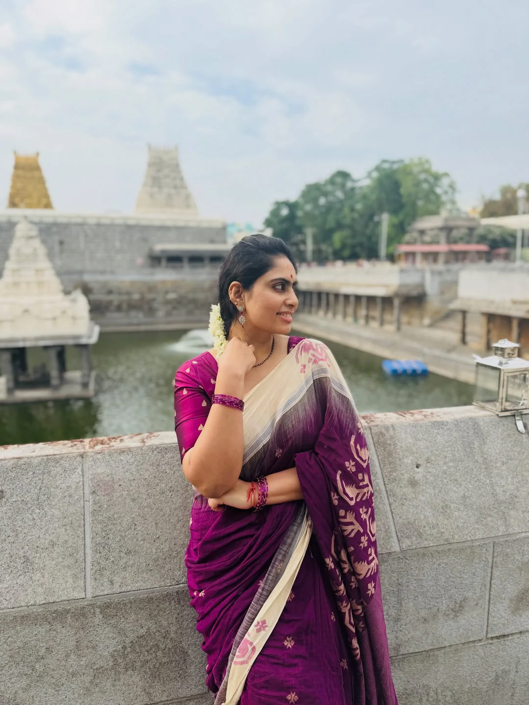 Tejaswini Vygha Visits Kanchi Temples with her Son