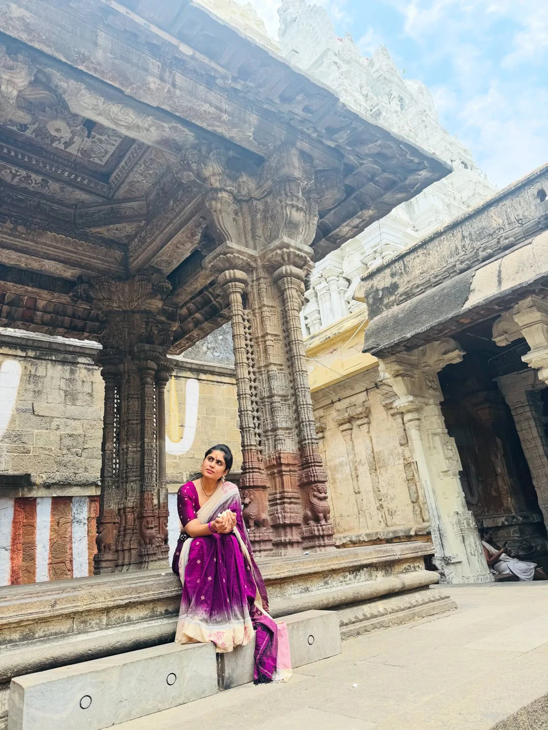 Tejaswini Vygha Visits Kanchi Temples with her Son