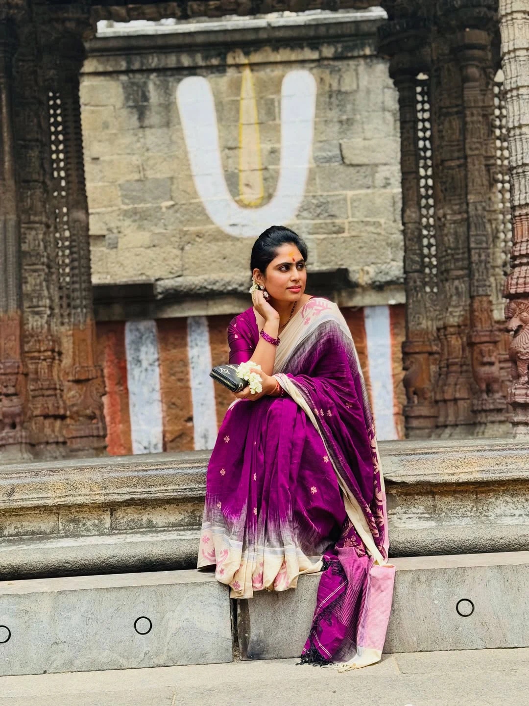 Tejaswini Vygha Visits Kanchi Temples with her Son