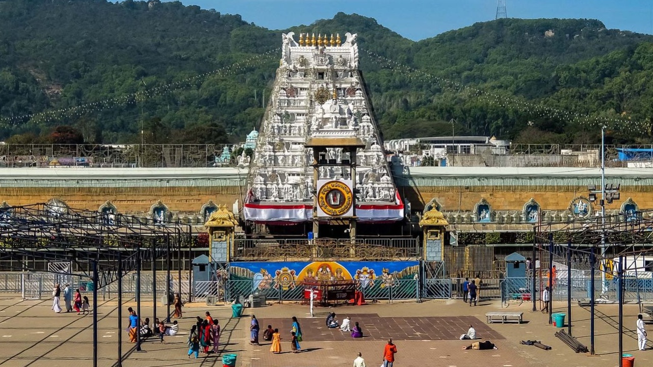 Tirumala : తిరుమల వెళ్లే భక్తులకు బిగ్ అలర్ట్.. శ్రీవాణి దర్శన టికెట్ల కేటాయింపులో మార్పులు