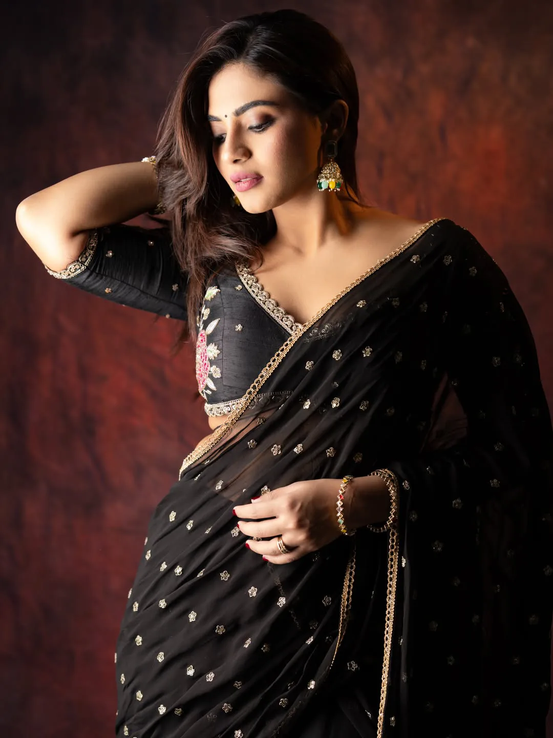 Tollywood Beauty Nayan sarika stunning looks in black saree