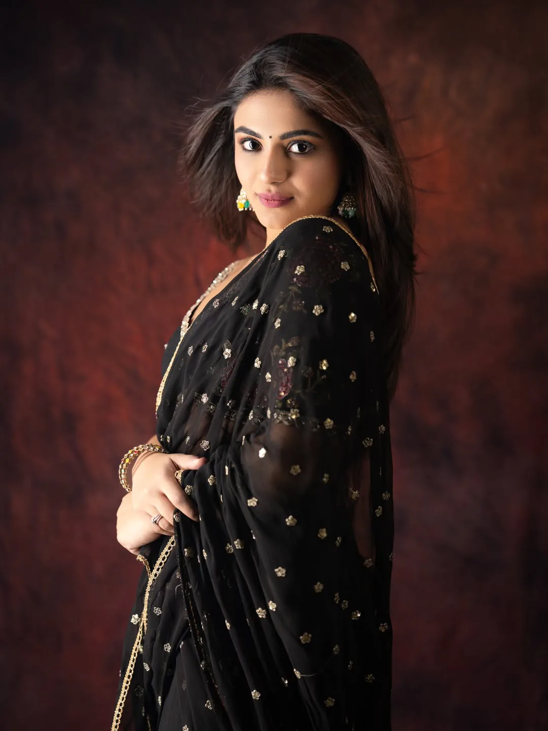 Tollywood Beauty Nayan sarika stunning looks in black saree