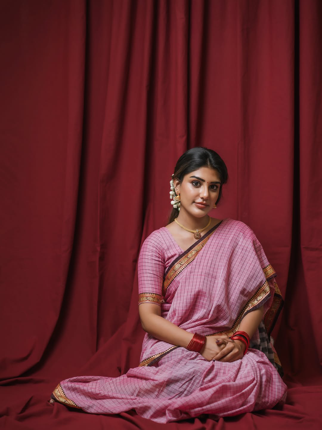 Tollywood beauty Supritha latest photos in saree