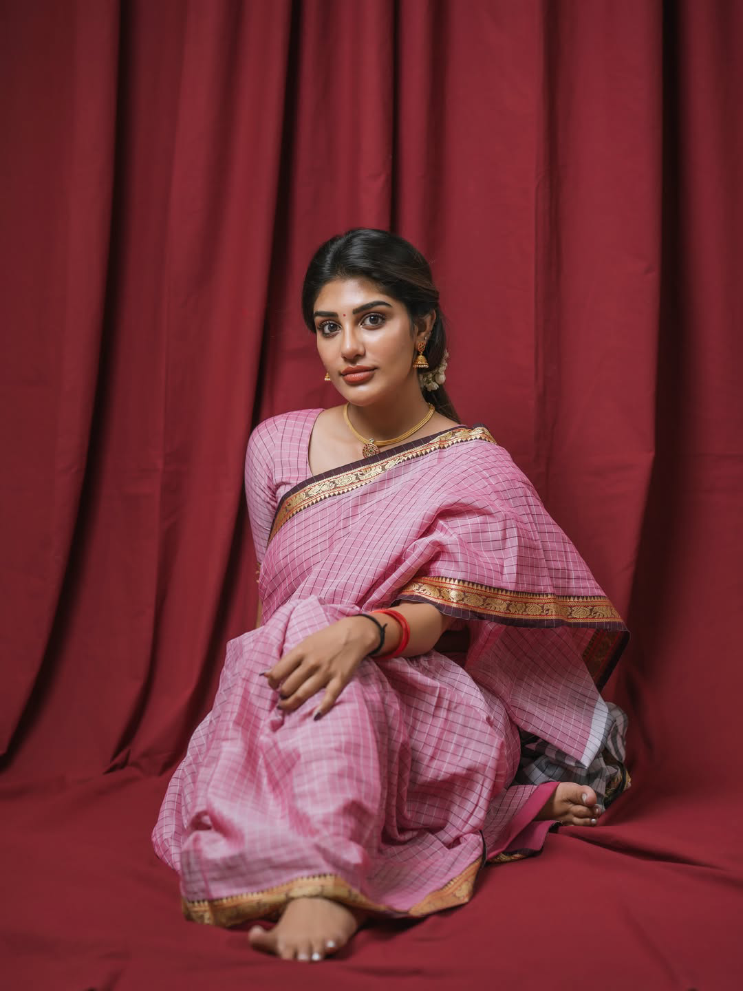 Tollywood beauty Supritha latest photos in saree