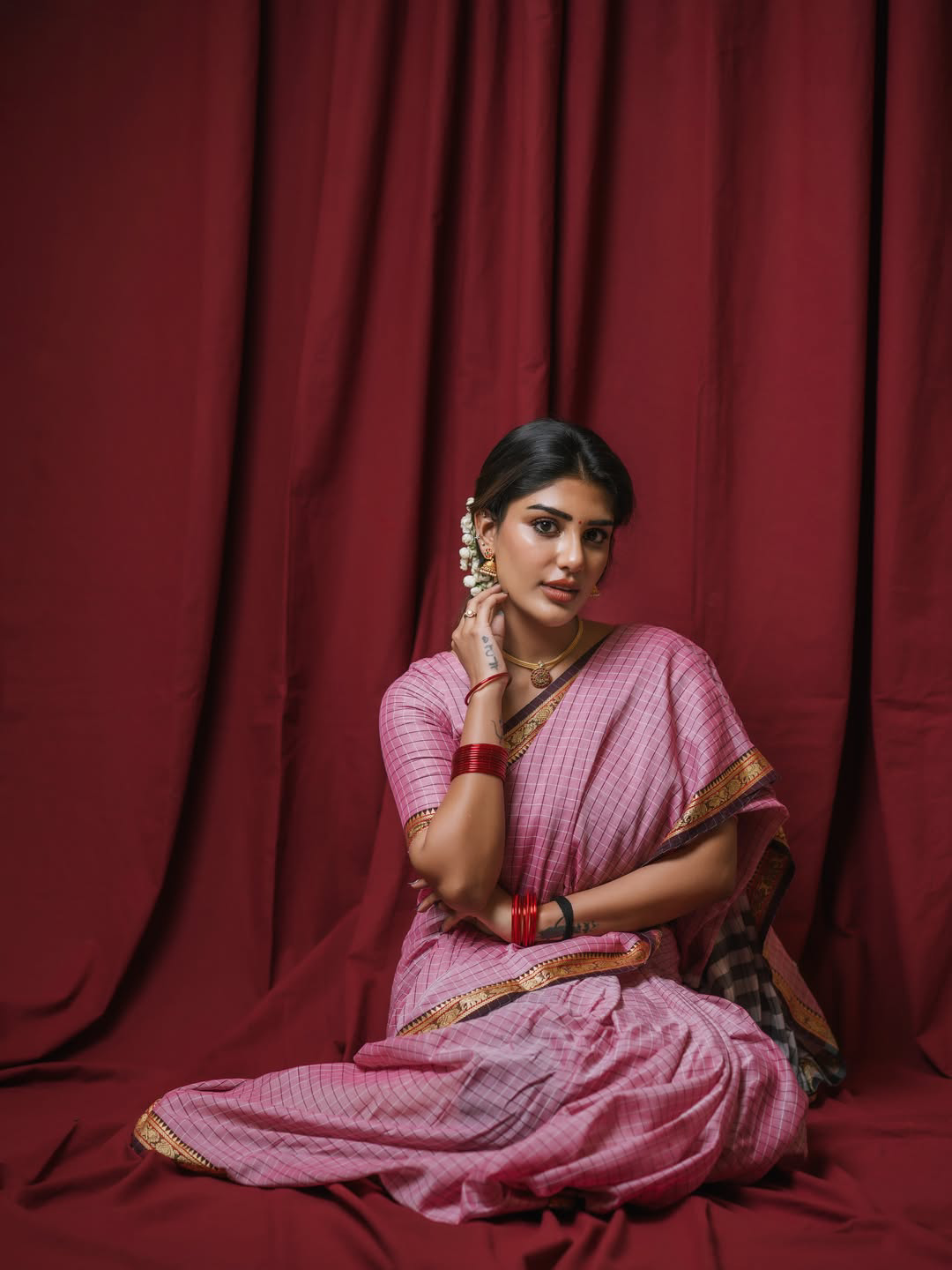 Tollywood beauty Supritha latest photos in saree