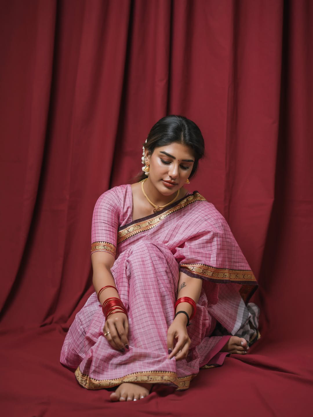Tollywood beauty Supritha latest photos in saree
