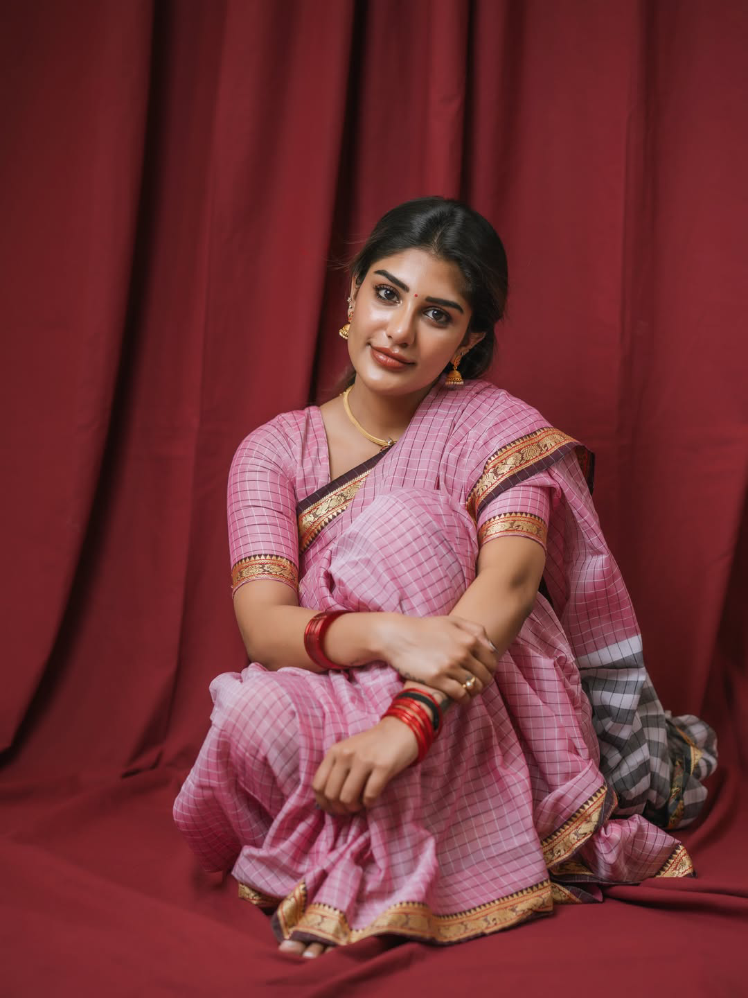 Tollywood beauty Supritha latest photos in saree