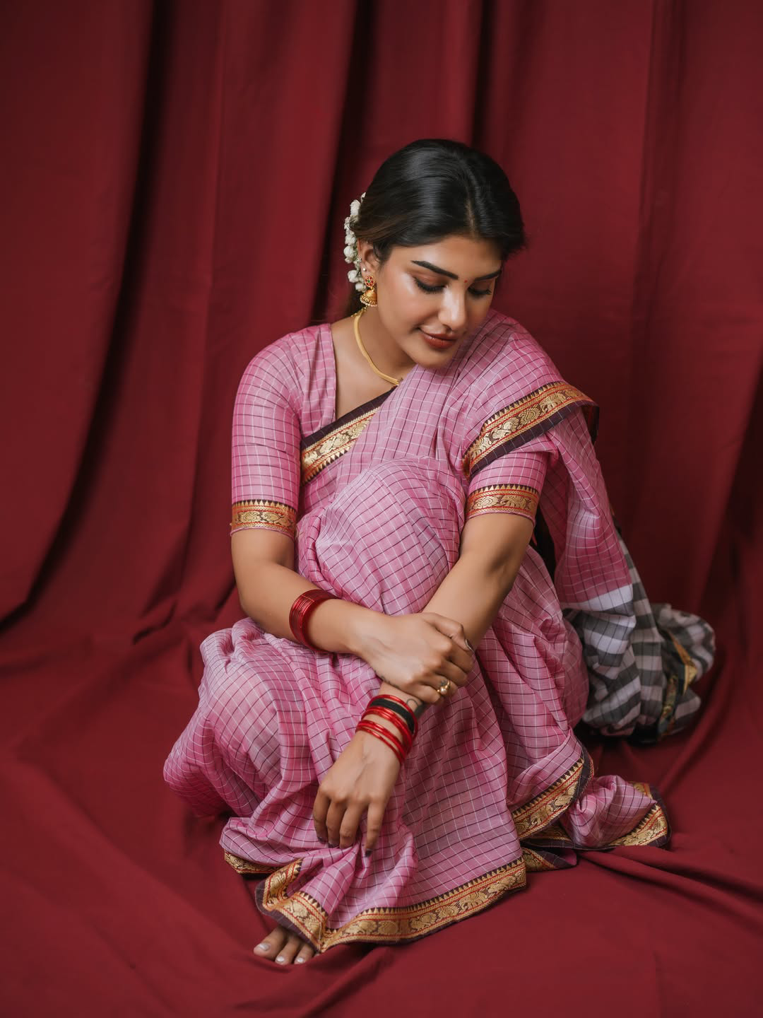 Tollywood beauty Supritha latest photos in saree