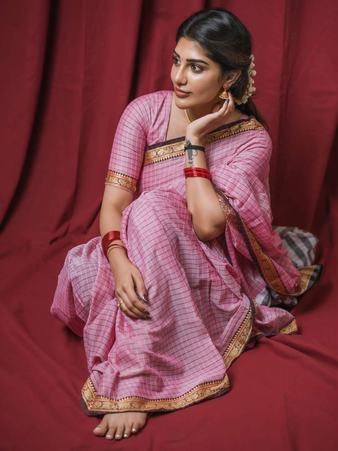 Tollywood beauty Supritha latest photos in saree