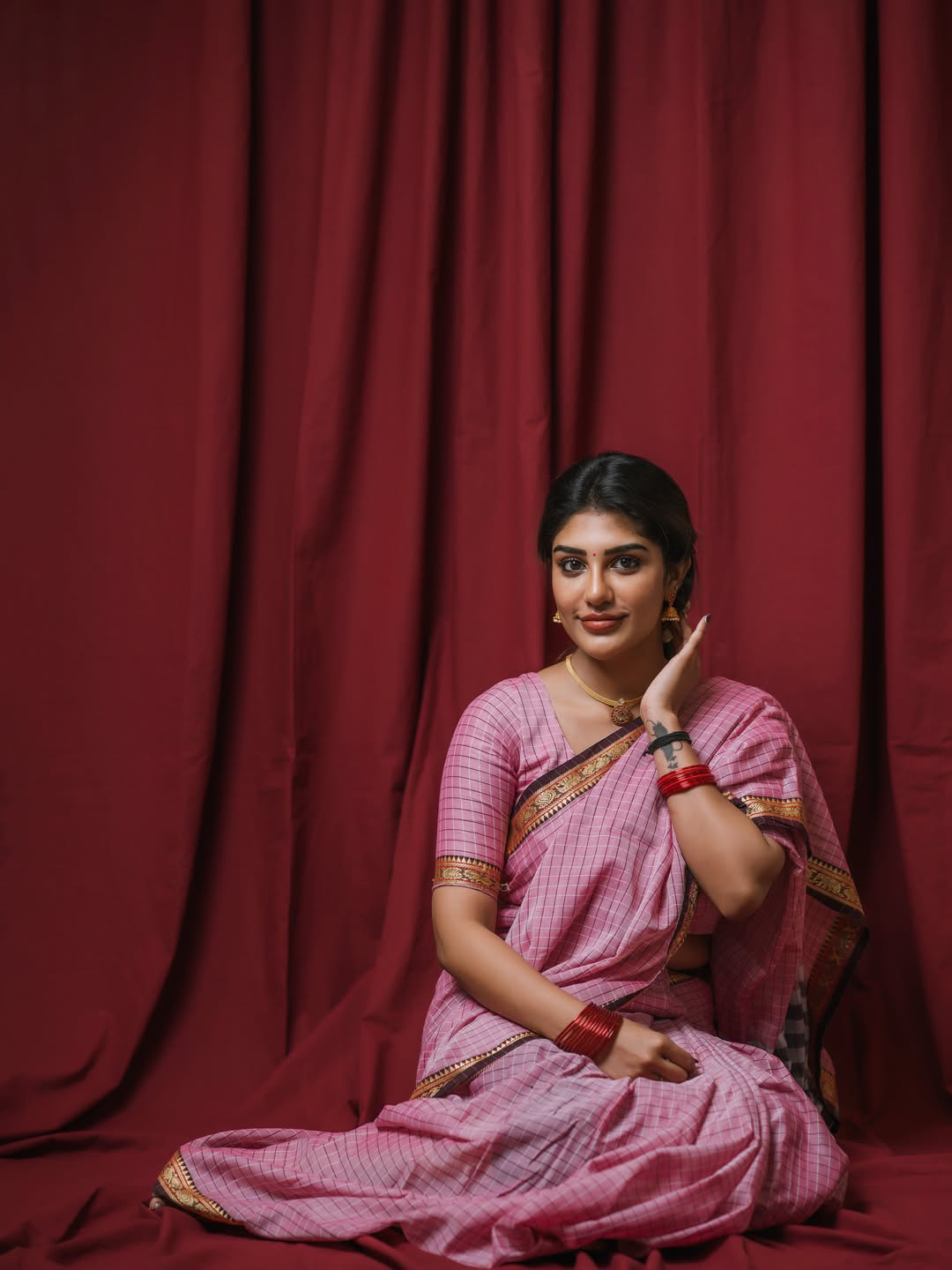 Tollywood beauty Supritha latest photos in saree