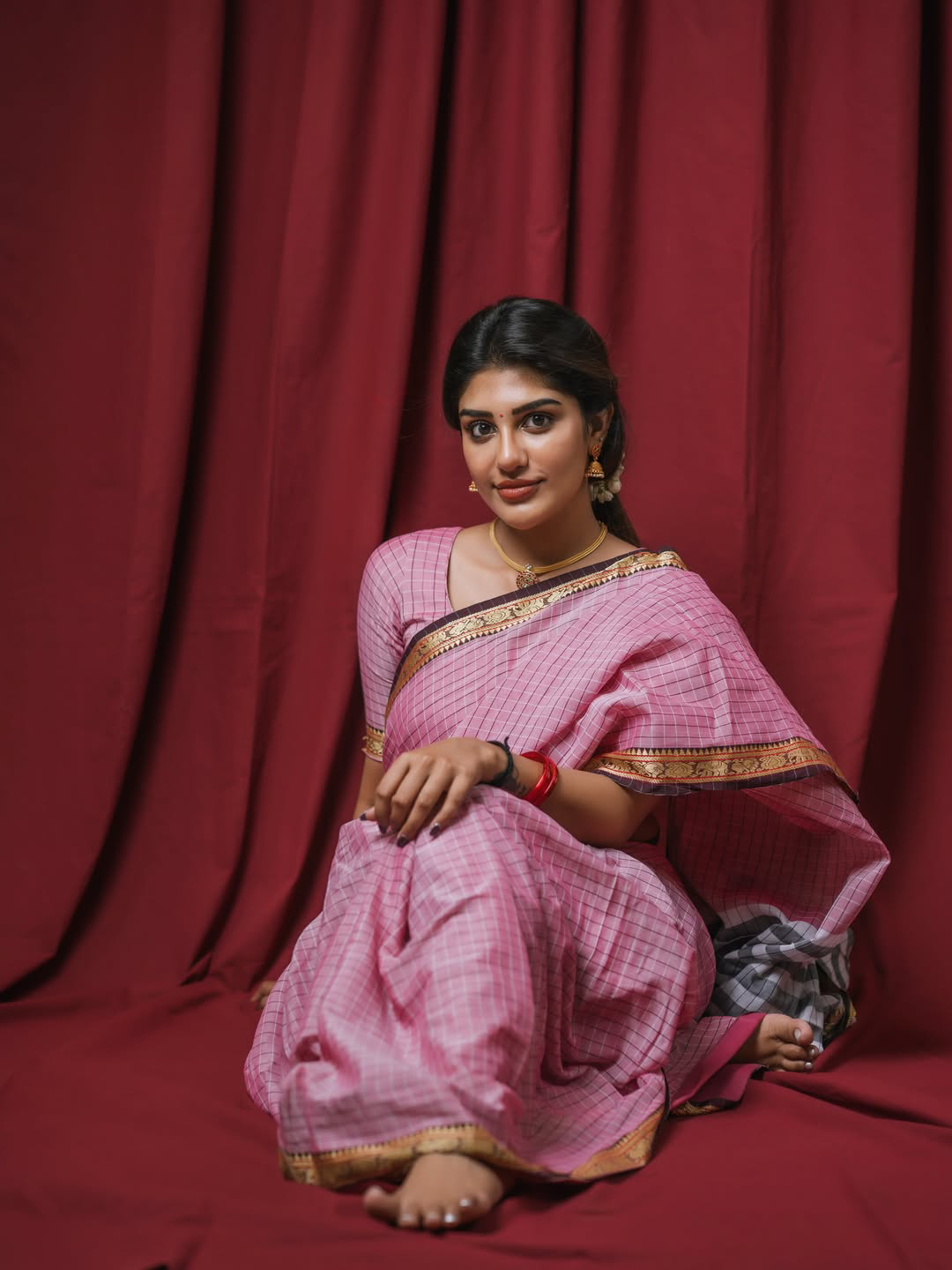 Tollywood beauty Supritha latest photos in saree