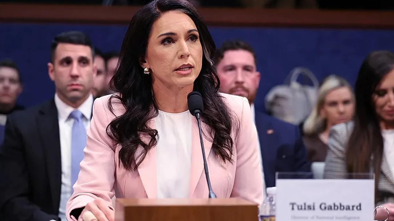 Tulsi Gabbard : భర్తకోసం పదవి త్యాగం.. యూఎస్ ఇంటెలిజెన్స్ చీఫ్ తులసి గబ్బార్డ్ రాజీనామా..! ట్రంప్ కీలక కామెంట్స్..