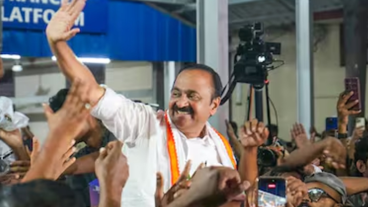 Kerala CM VD Satheesan : కేరళ సీఎంగా వీడీ సతీషన్.. అధికారికంగా ప్రకటించిన కాంగ్రెస్ అధిష్టానం.. ఎవరీ సతీషన్.. ఇతన్నే ఎందుకు ఎంపిక చేశారంటే?
