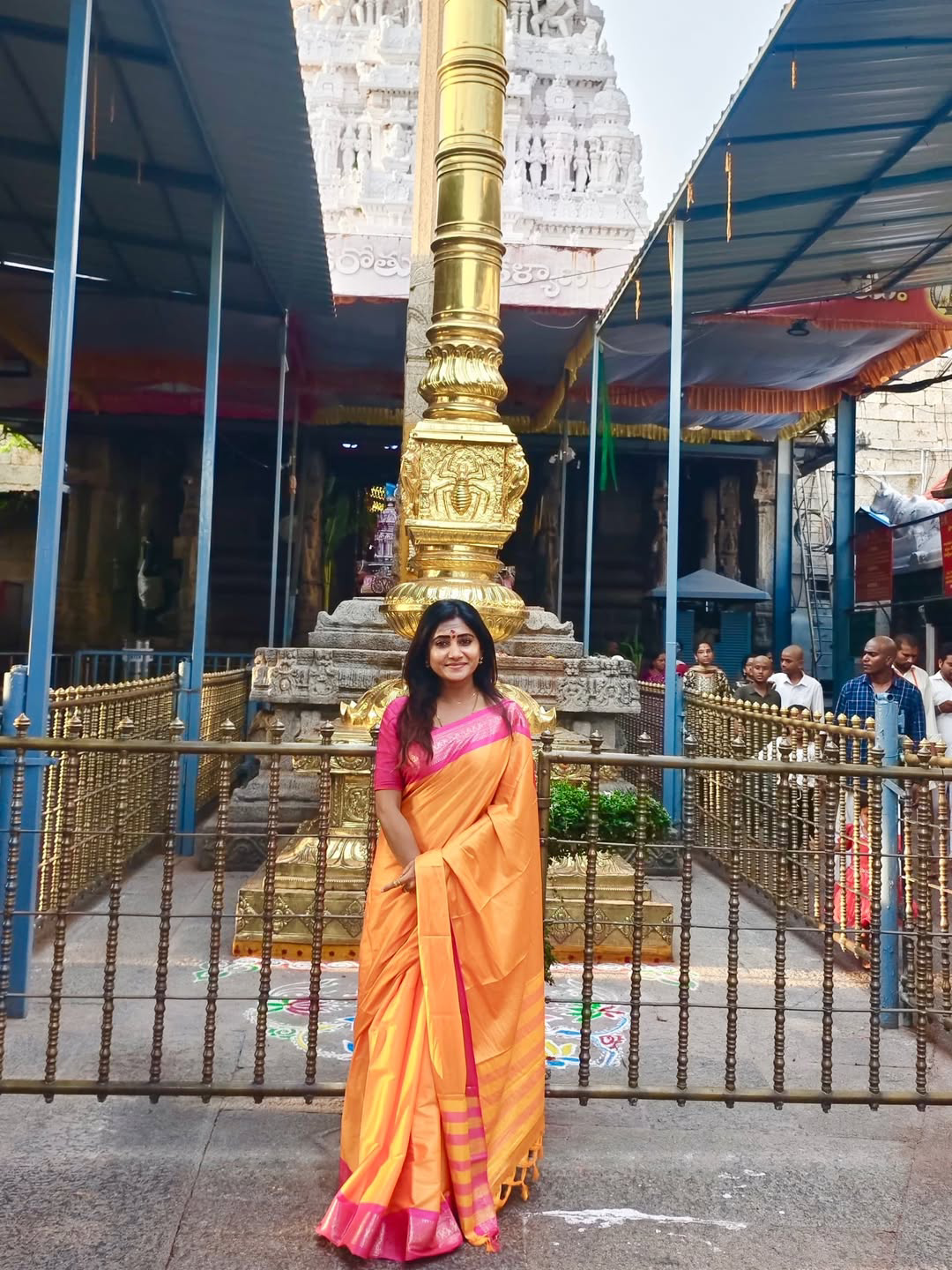 Vasanthi Krishnan and Pawan Kalyan visited Shiva temple with family
