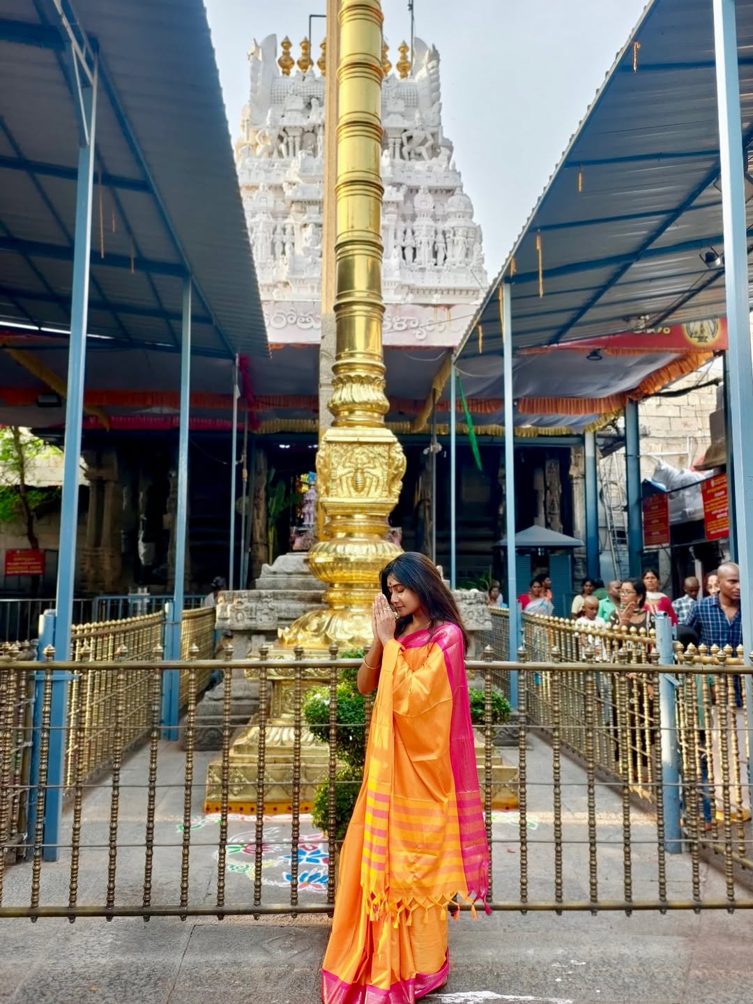 Vasanthi Krishnan and Pawan Kalyan visited Shiva temple with family