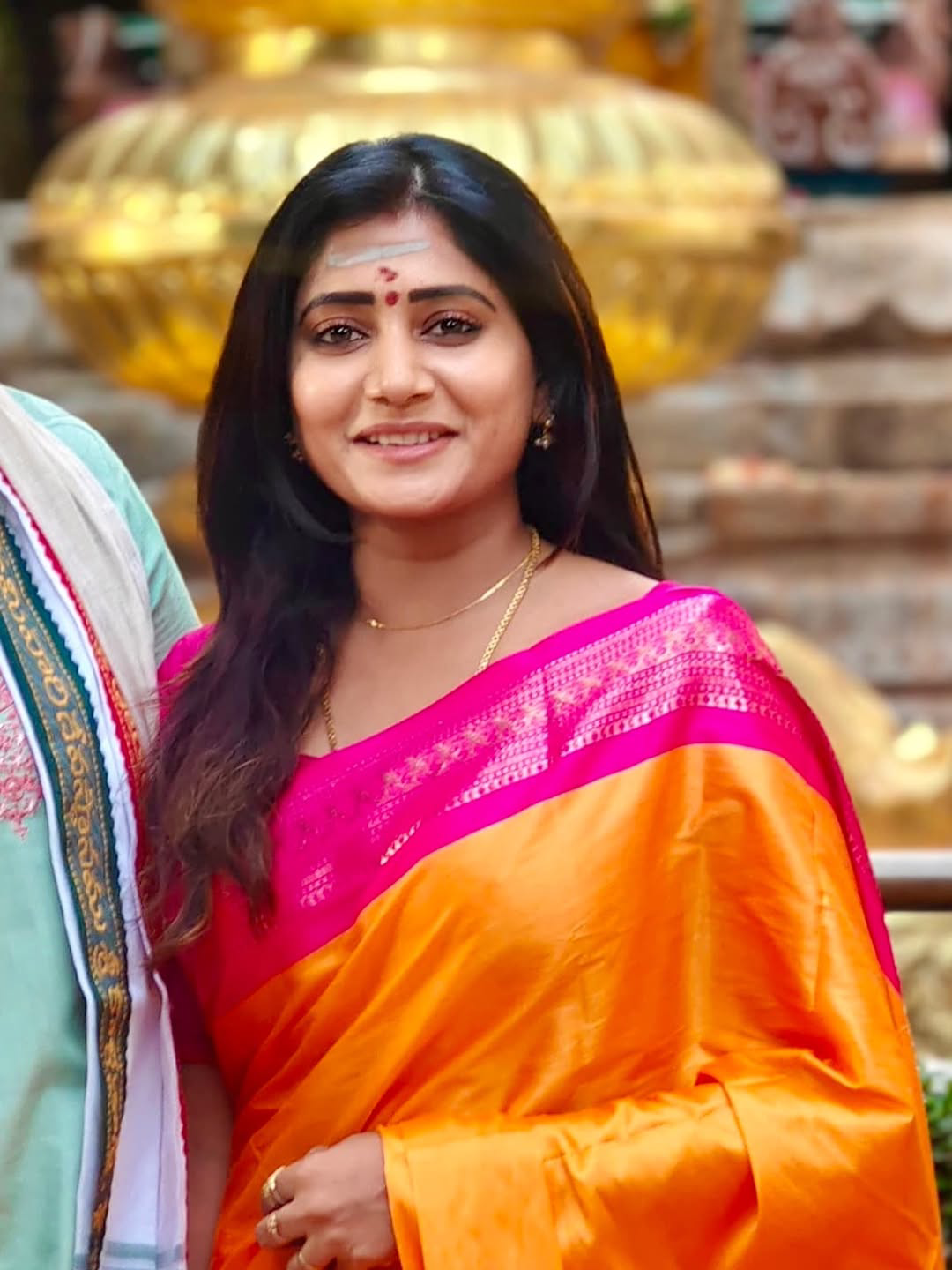 Vasanthi Krishnan and Pawan Kalyan visited Shiva temple with family
