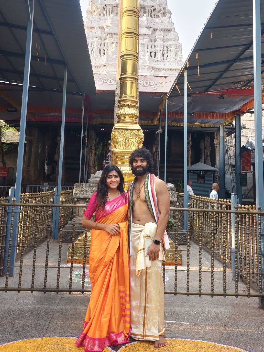 Vasanthi Krishnan and Pawan Kalyan visited Shiva temple with family