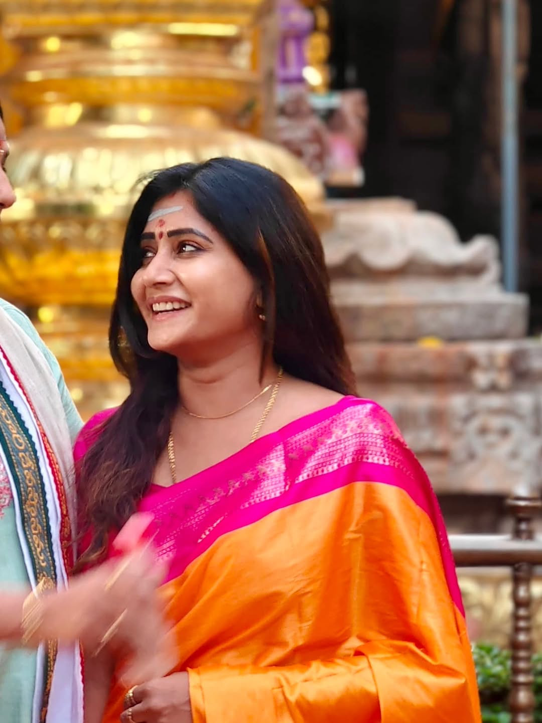 Vasanthi Krishnan and Pawan Kalyan visited Shiva temple with family