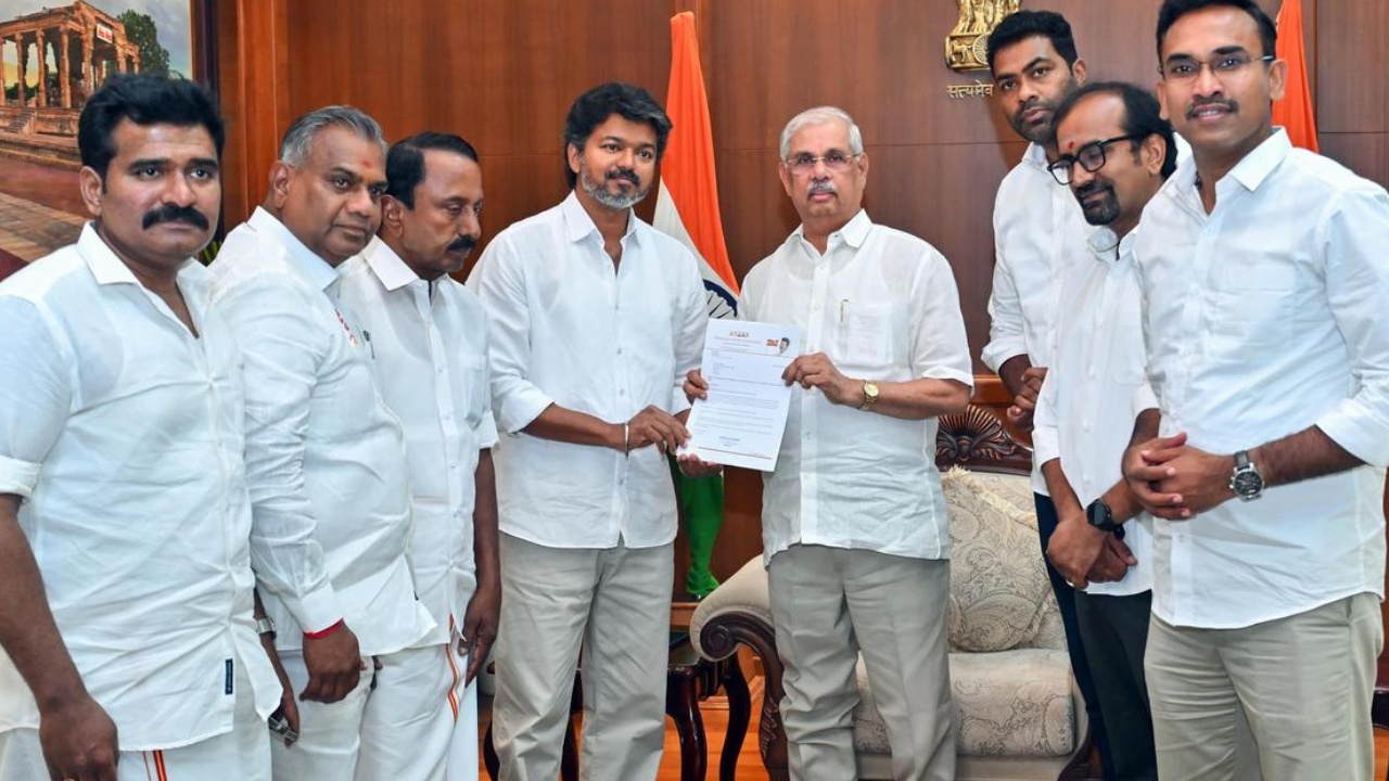 Vijay TVK Party : విజయ్‌కు లైన్‌క్లియర్.. ప్రభుత్వం ఏర్పాటుకు గవర్నర్ అనుమతి.. ఇవాళే ప్రమాణ స్వీకారం చేసే చాన్స్