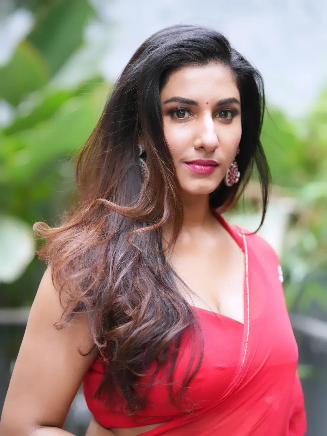 Vishnu bhimeneni latest photos in red saree