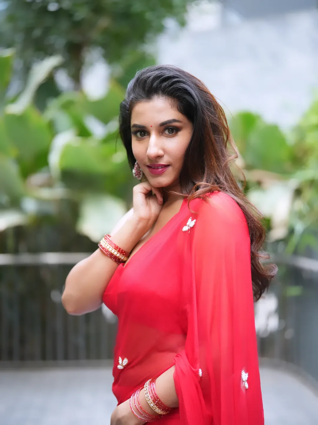 Vishnu bhimeneni latest photos in red saree