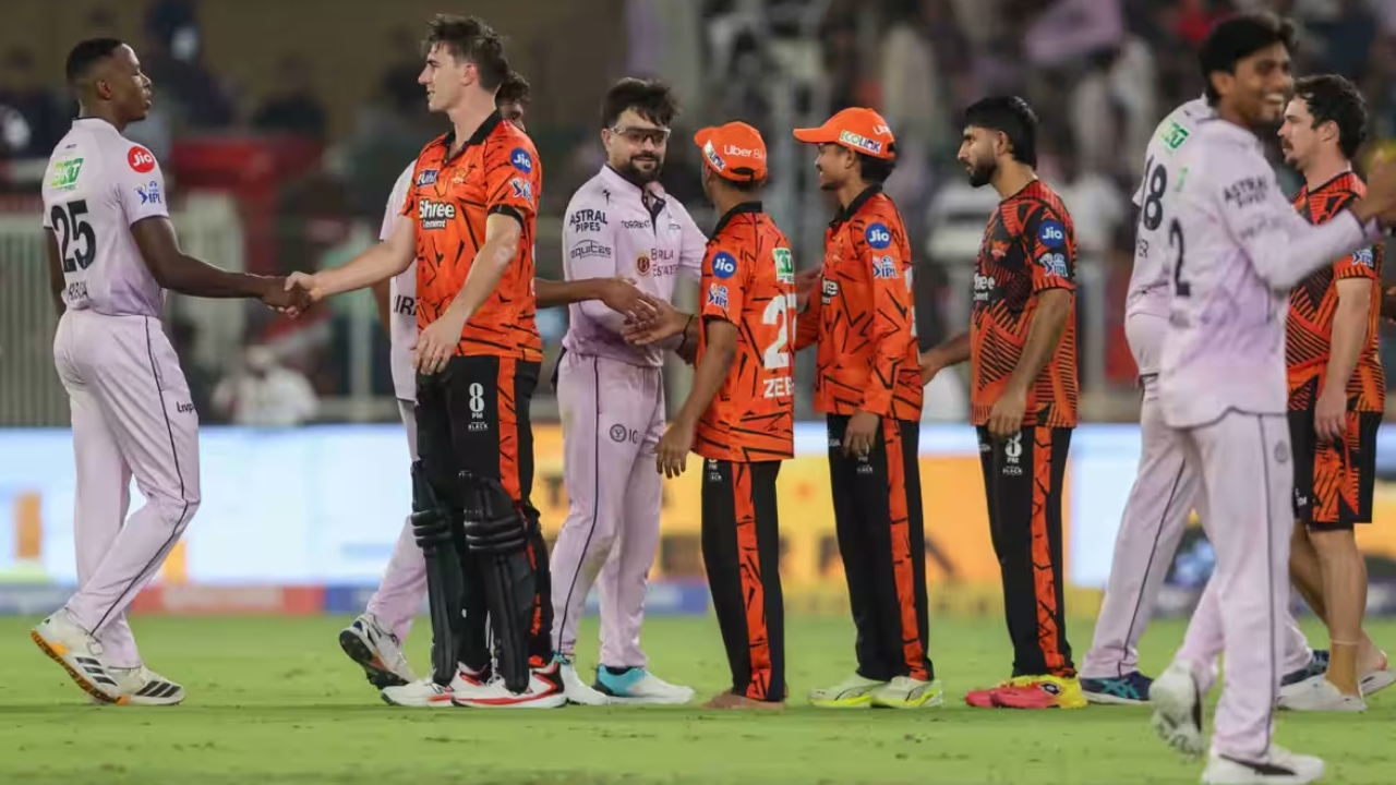 SRH playoffs chances : గుజ‌రాత్ చేతిలో ఘోర ఓట‌మి.. స‌న్‌రైజ‌ర్స్ ప్లేఆఫ్స్ చేరాలంటే ఇలా జ‌ర‌గాల్సిందే..