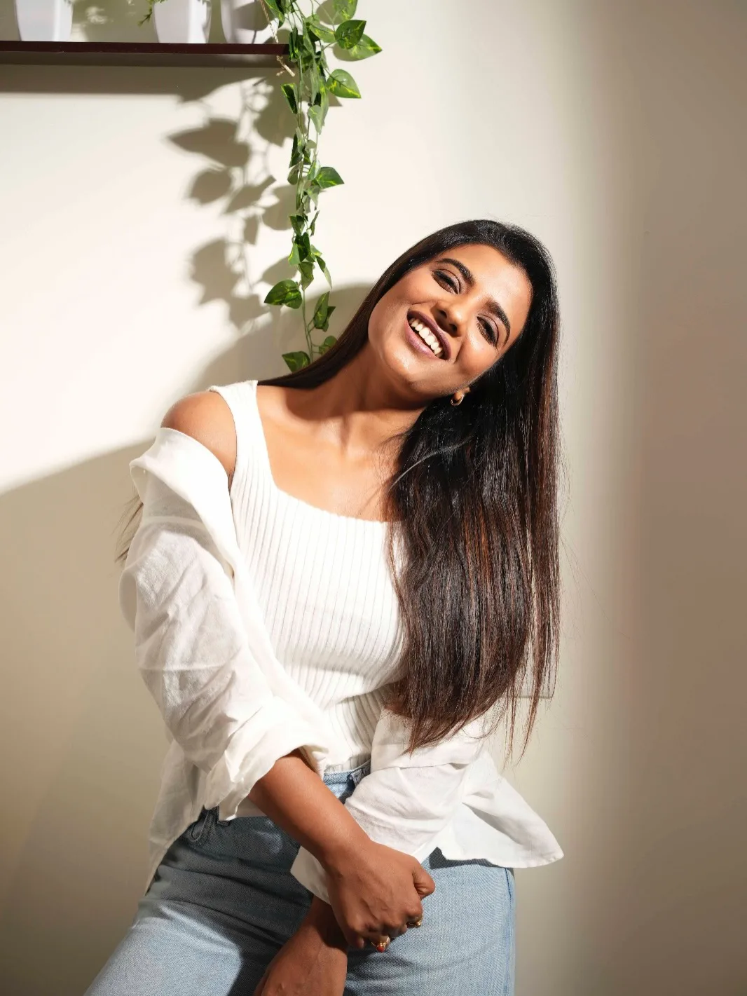 aishwarya rajesh stunning looks in white top