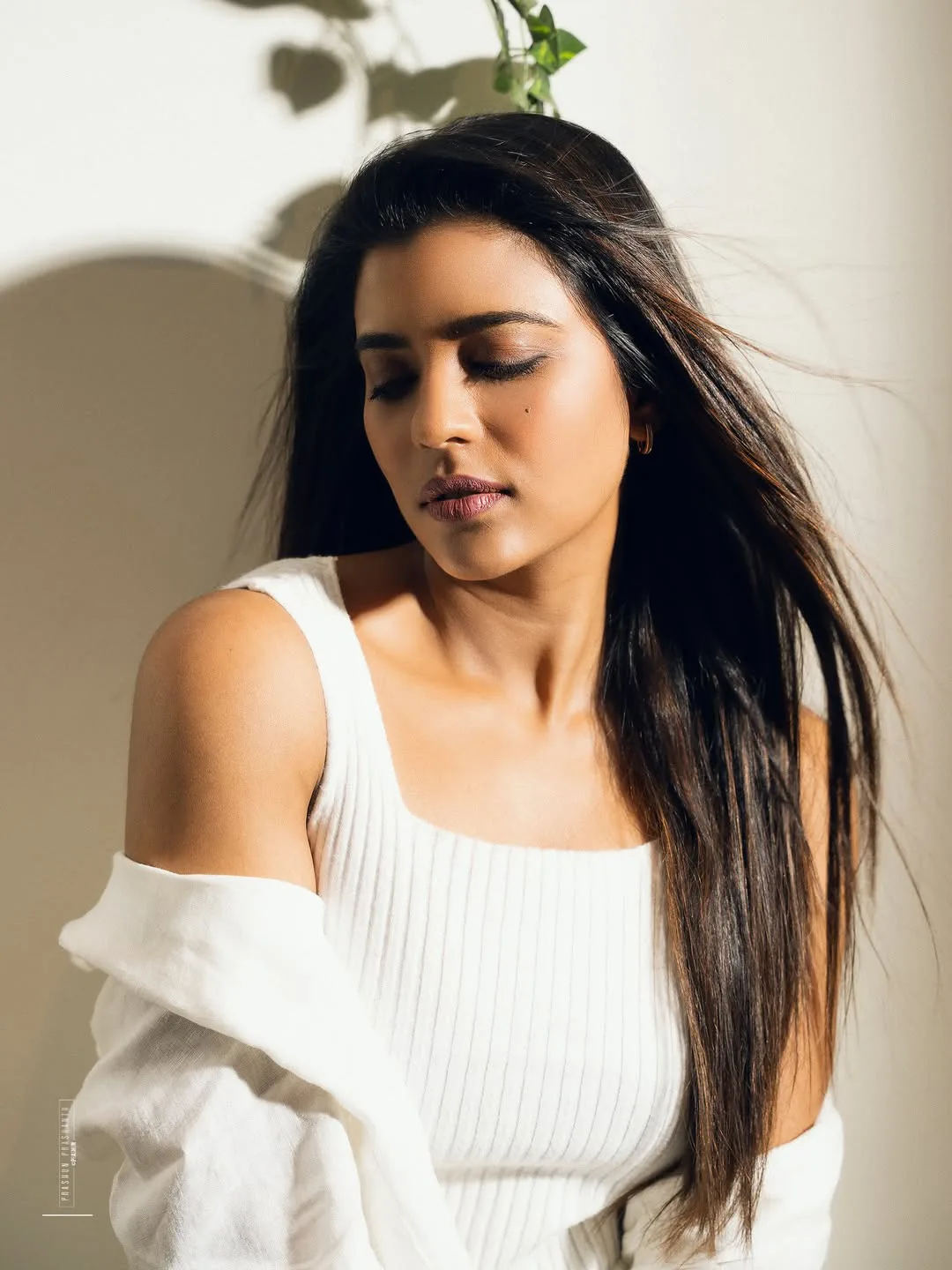 aishwarya rajesh stunning looks in white top