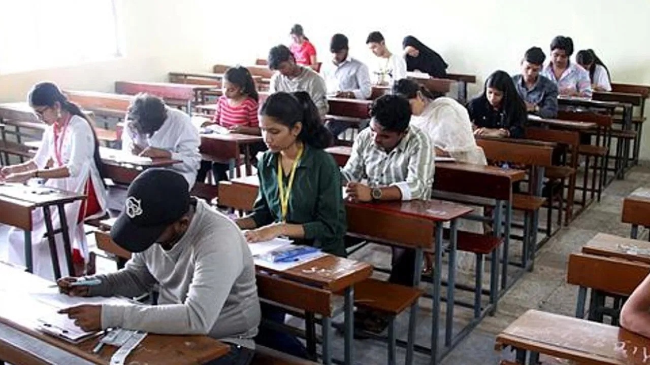 AP Fee Reimbursement : విద్యార్థులకు భారీ శుభవార్త.. రూ.258 కోట్లు విడుదల.. నేరుగా వారి ఖాతాల్లోనే జమ