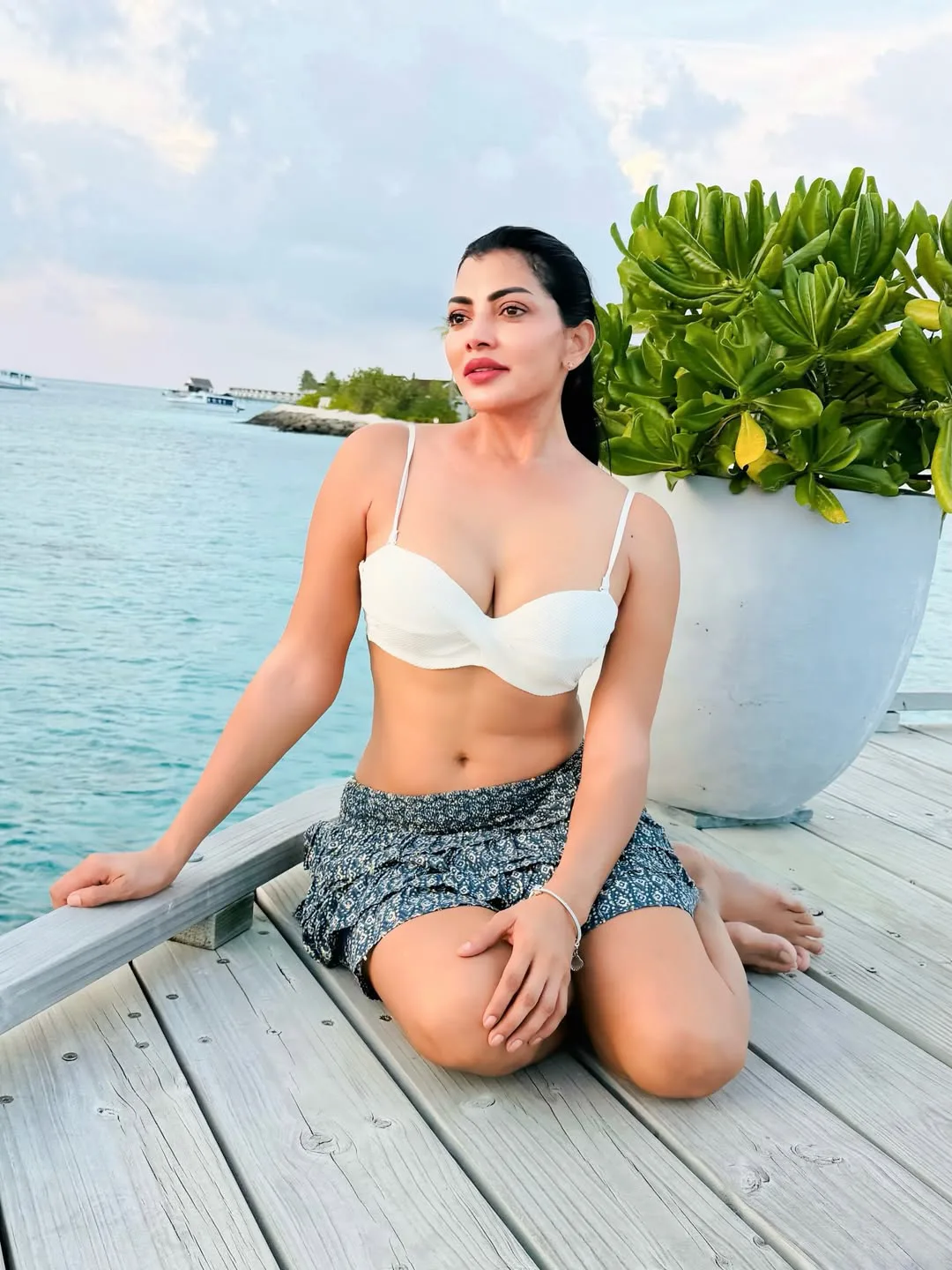 bigg boss fame lahari latest glamour look