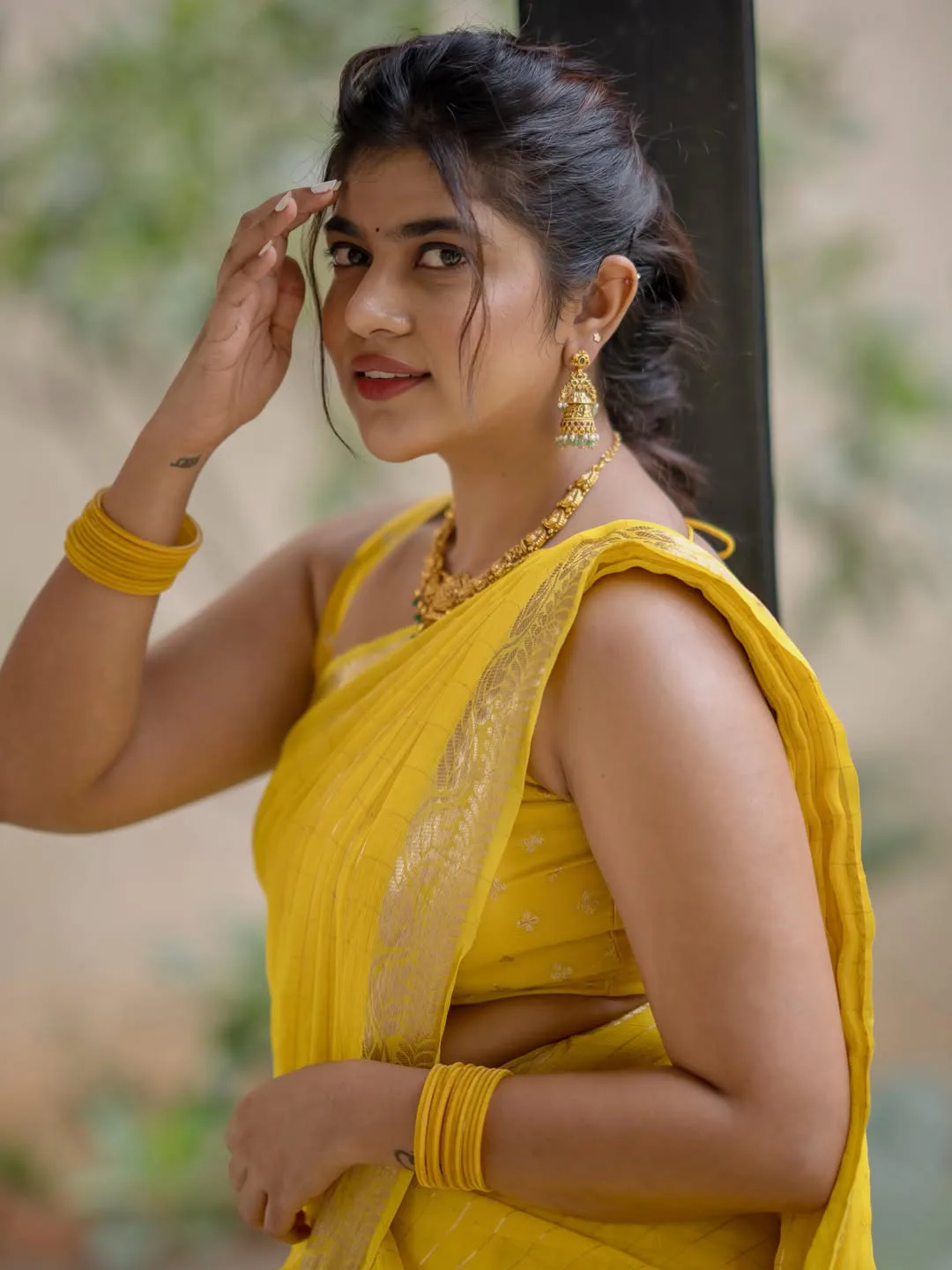 bigg boss fame rithu chowdary stunning looks in yellow dress