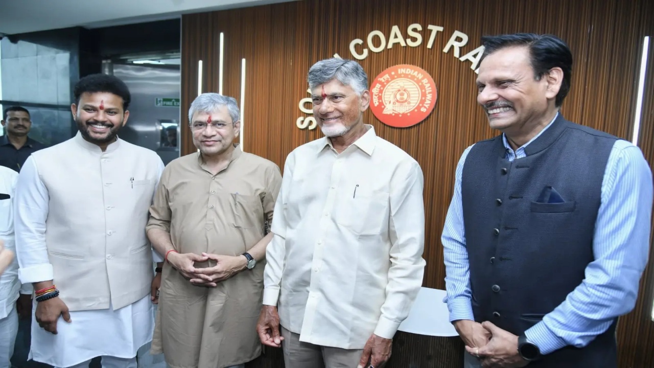Visakha Railway Zone : ఏపీ వాసులకు అదిరిపోయే శుభవార్త చెప్పిన కేంద్రం.. ఎన్నో ఏళ్ల కల సాకారం..