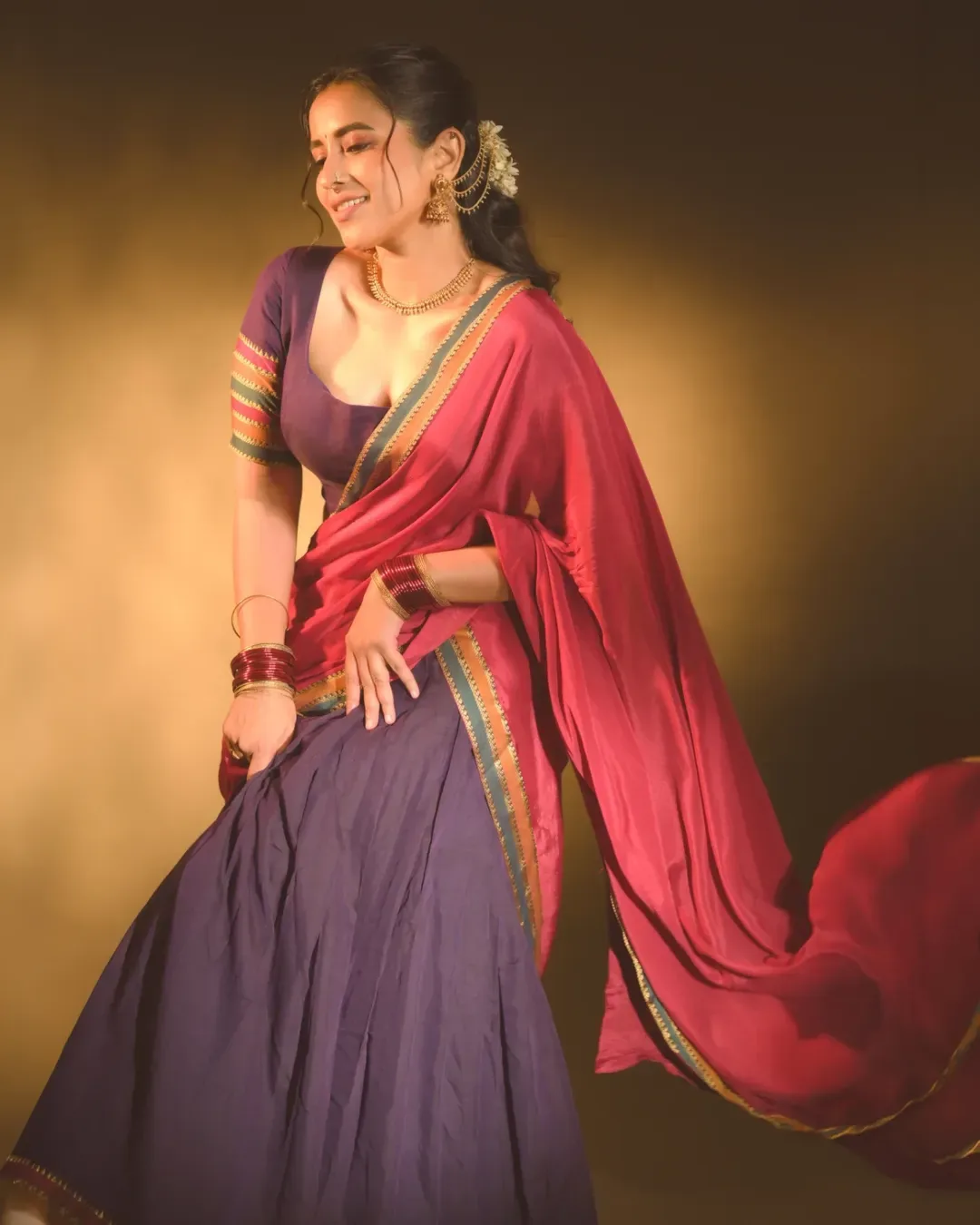 hit movie fame komalee prasad traditional look viral